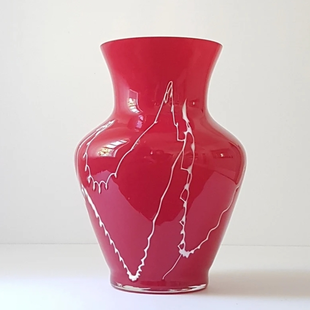 Red Art Glass Flower Bouquet Vase White Abstract Applied Glass Squiggly Lines